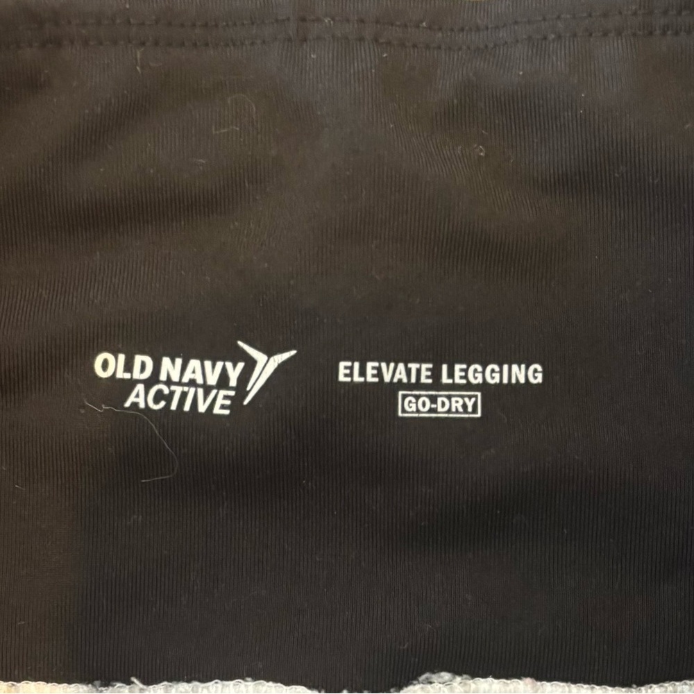 Old Navy Black and White Patterned Capris - Picture 3 of 6